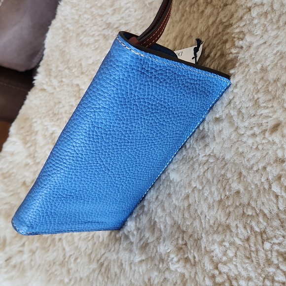 Gorgeous NWT Dooney & Bourke Blue Pebbled Leather Flap Over Wristlet 💙 - Picture 6 of 15
